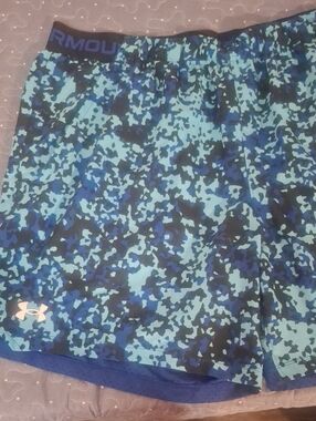 Under Armour Men’s Blue and Black Camo Athletic Shorts size XXL